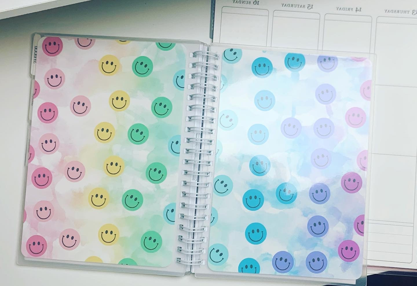 REUSABLE STICKERS: SMILEY FACE